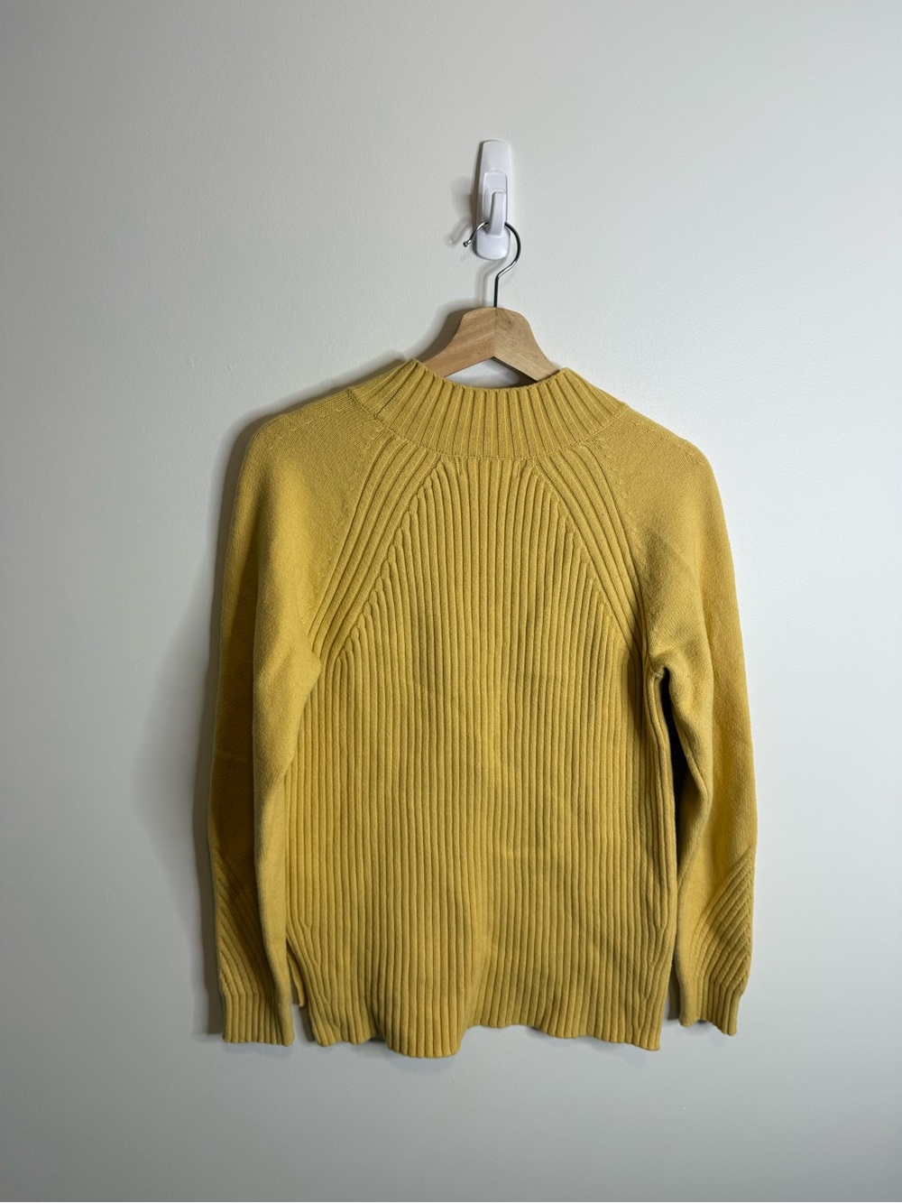 Banana Republic Yellow Ribbed Sweater medium - Picture 8 of 8